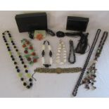 Collection of costume jewellery, some possibly set with gemstone and some with silver settings