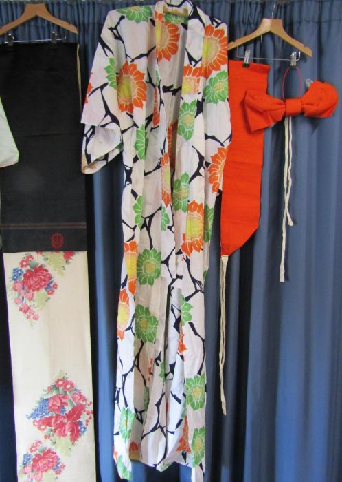 Kimonos with accessories including footwear and Yukata styled bow and an Obi - Image 3 of 10
