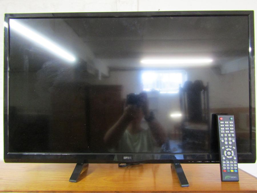 Seiki 32" television with remote (no plug)
