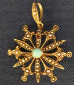 9ct gold pendant set with seed pearls and central cabochon turquoise 4,3g