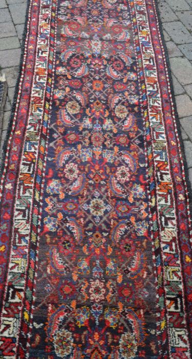 2 Persian rugs & a runner (290cm by 85cm) - Image 4 of 4