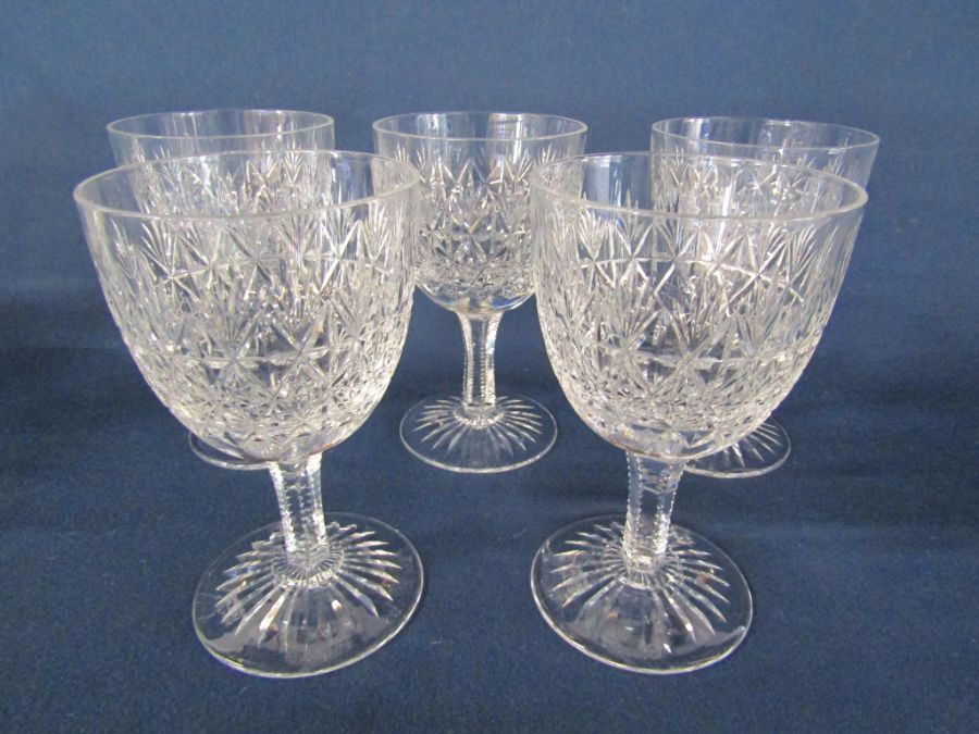 Thomas Webb crystal comprising 2 small water jugs, 5 red wine glasses and 6 wine/port glasses - Image 3 of 5