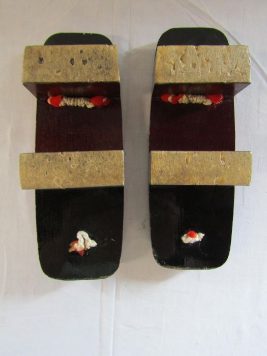 Kimonos with accessories including footwear and Yukata styled bow and an Obi - Image 6 of 10