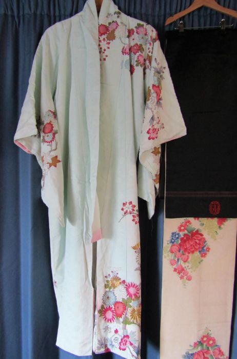 Kimonos with accessories including footwear and Yukata styled bow and an Obi - Image 2 of 10