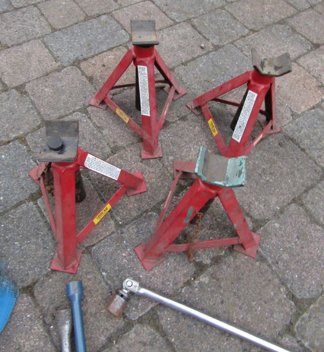 2 pairs of axle stands, a bag of mixed ratchets and straps, towing hitch and wheel braces etc - Image 4 of 5