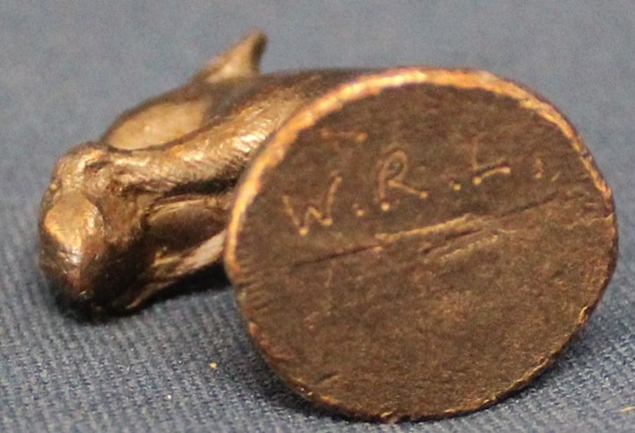 Japanese bronze frog (signed) and ant  - both 5cm & mouse with nut bearing initials W R L to base - Image 3 of 20