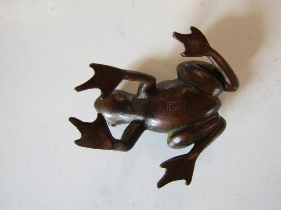 Japanese bronze frog (signed) and ant  - both 5cm & mouse with nut bearing initials W R L to base - Image 8 of 20