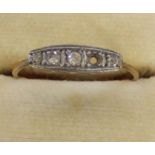 9ct gold & diamond ring (1 stone missing) 1.2g