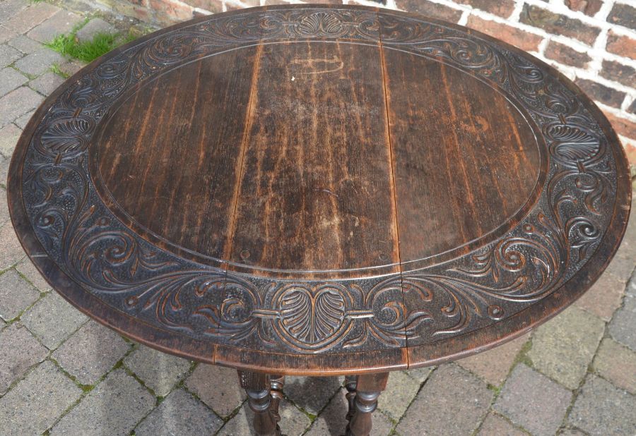 Oak gate leg table with carved top, 106cm x 86cm - Image 2 of 2