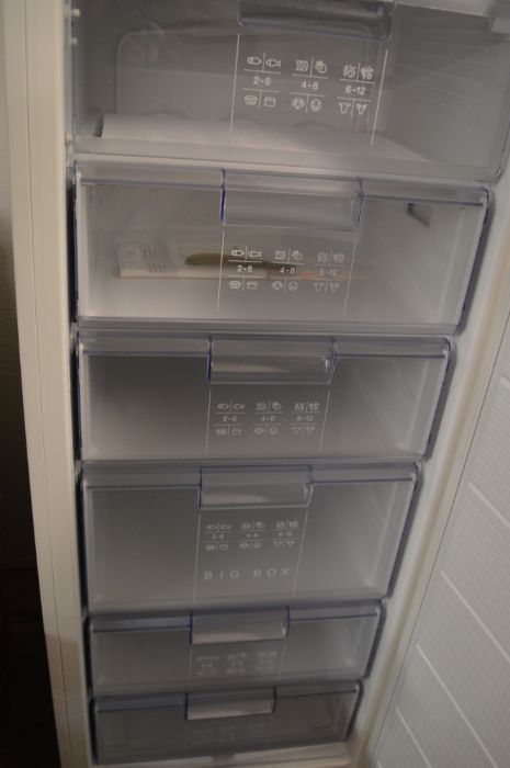 Bosch upright freezer - Image 2 of 2