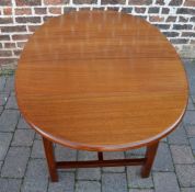 Oval top mahogany drop table 121cm by 83cm