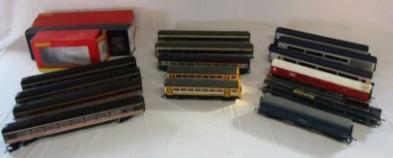 Selection of 00 gauge Hornby, Triang and Lima carriages and Hornby boxes