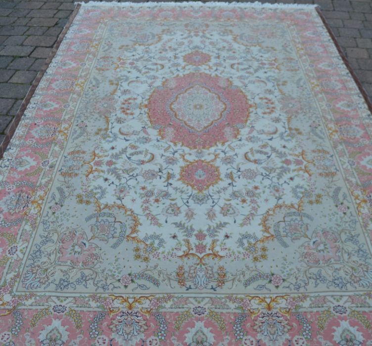 Large pink ground Persian carpet, 300cm x 204cm - Image 2 of 2