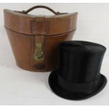Red lined leather hat case containing top hat (no key) - hat measures approx. (internally) 15.5cm