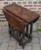 Oak gate leg table, 84cm x 66cm