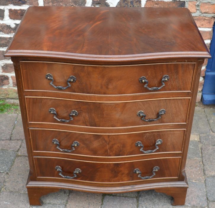 Serpentine front reproduction Georgian chest of drawers, W70 x D46 x H77cm
