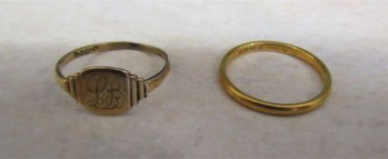 9ct gold signet ring 1.4g and 22ct gold ring 2.69g