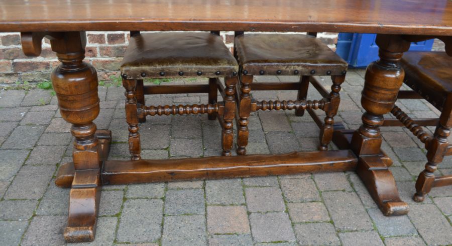 Oak refectory table in the Jacobean style 168cm x 77cm, with 6 Cromwellian style dining chairs in - Image 3 of 3