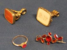 2 Victorian Pinchbeck fob seals, small 9ct gold ring (1.16g) and 9kt possible garnet brooch (1.82g)