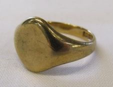 Signet ring 375, 7.5g - face measures approx. 1.5cm x 1cm
