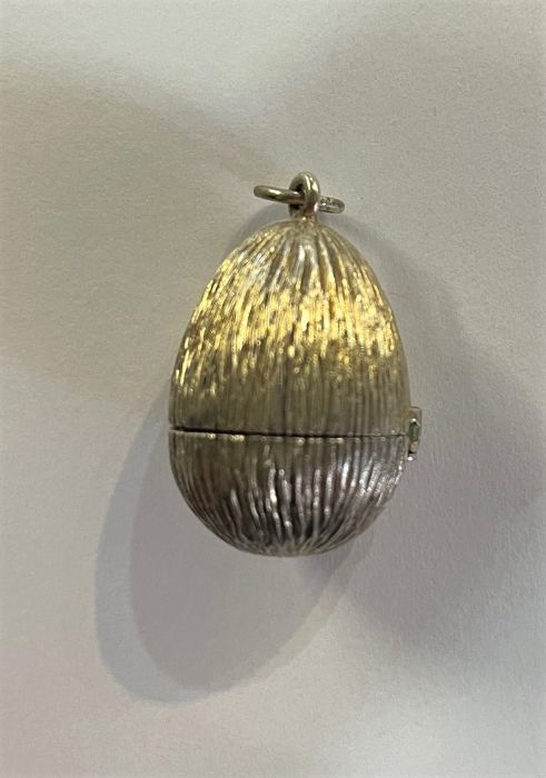 Stuart Devlin silver gilded 'Surprise' egg pendant opening to reveal enamelled flowers and - Image 7 of 8