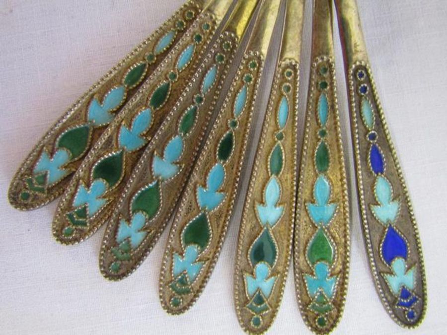 Set of 6 enamelled Soviet silver gilded teaspoons and one other matching pattern in blue total - Image 3 of 4