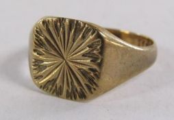 9ct gold signet ring - ring size V/W - total weight 4.41g