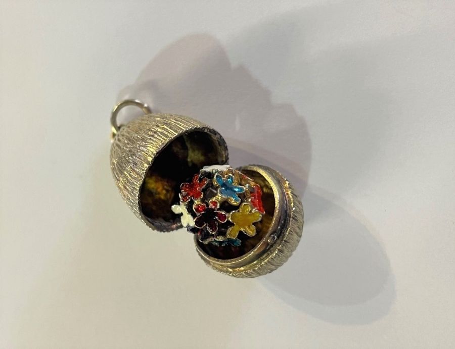 Stuart Devlin silver gilded 'Surprise' egg pendant opening to reveal enamelled flowers and - Image 8 of 8