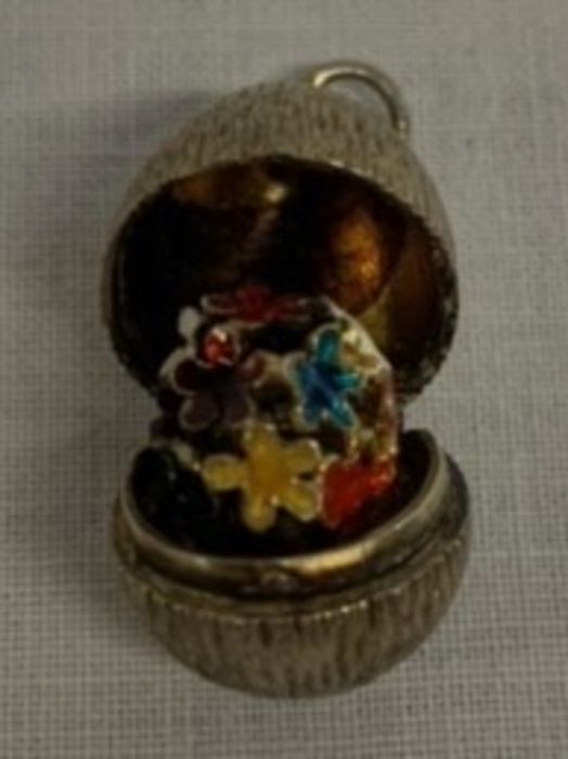 Stuart Devlin silver gilded 'Surprise' egg pendant opening to reveal enamelled flowers and - Image 2 of 8