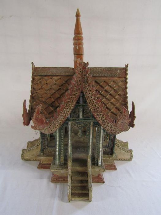 Vintage wooden Japanese temple with 2 concrete Japanese warriors approx. 60cm to top of spire - Image 4 of 5