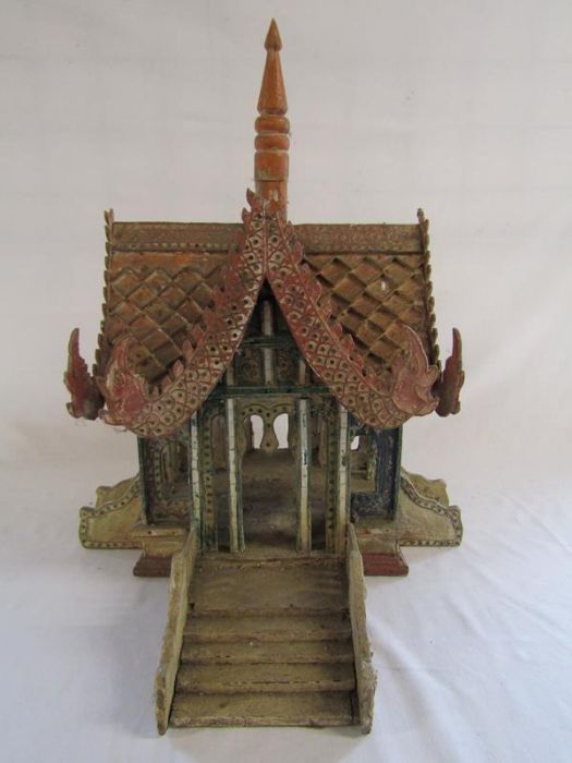 Vintage wooden Japanese temple with 2 concrete Japanese warriors approx. 60cm to top of spire - Image 2 of 5