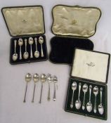 Cased set 6 London 1909 silver spoons engraved H Cased set of Walker & Hall spoons and some loose