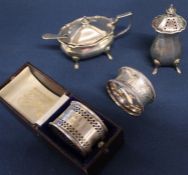 2 silver napkin rings, silver pepperette & silver mustard pot  Birmingham 1937,4.44ozt