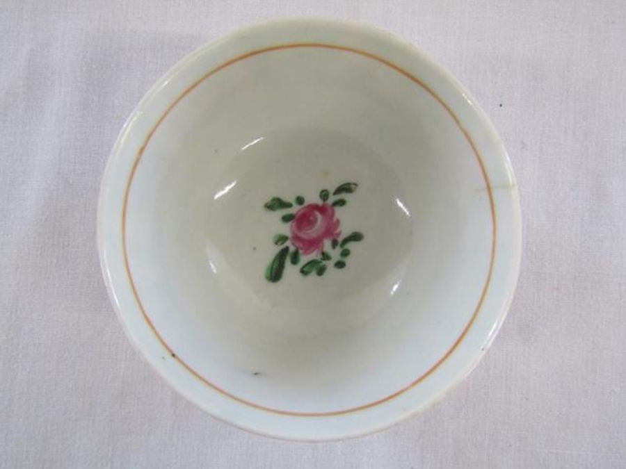 18th century Chinese porcelain tea bowl and saucer with floral design on stand - Image 5 of 7