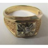9ct gold and 0.15ct diamond ring 4.7g