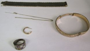 Selection of jewellery including earring, silver chain and ring and articulated 18k plated and