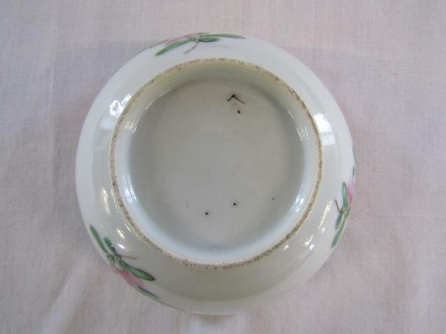 18th century Chinese porcelain tea bowl and saucer with floral design on stand - Image 7 of 7