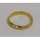 22ct gold wedding band - total weight 4.8g - ring size Q/R