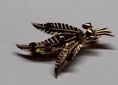 9ct gold fern brooch set with gem stones 4.0g