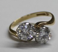 9ct gold cubic zirconia crossover ring size O/P 3.1g