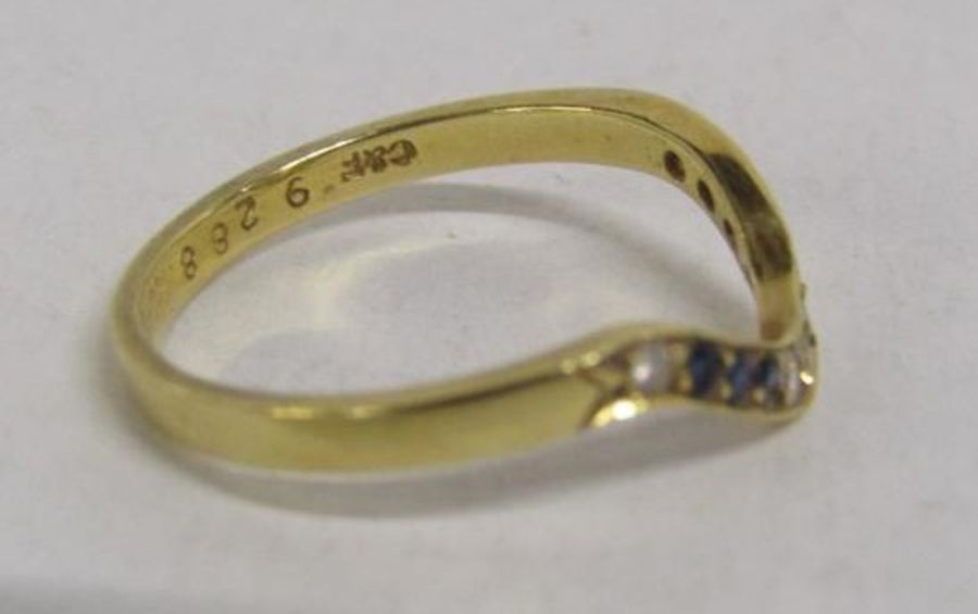 18ct gold 5 diamond and 6 blue spinel wishbone ring - ring size N - total weight 2.1g - Image 4 of 7