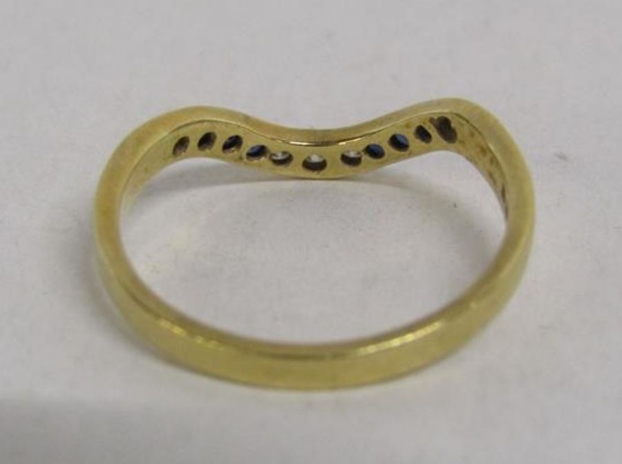 18ct gold 5 diamond and 6 blue spinel wishbone ring - ring size N - total weight 2.1g - Image 3 of 7