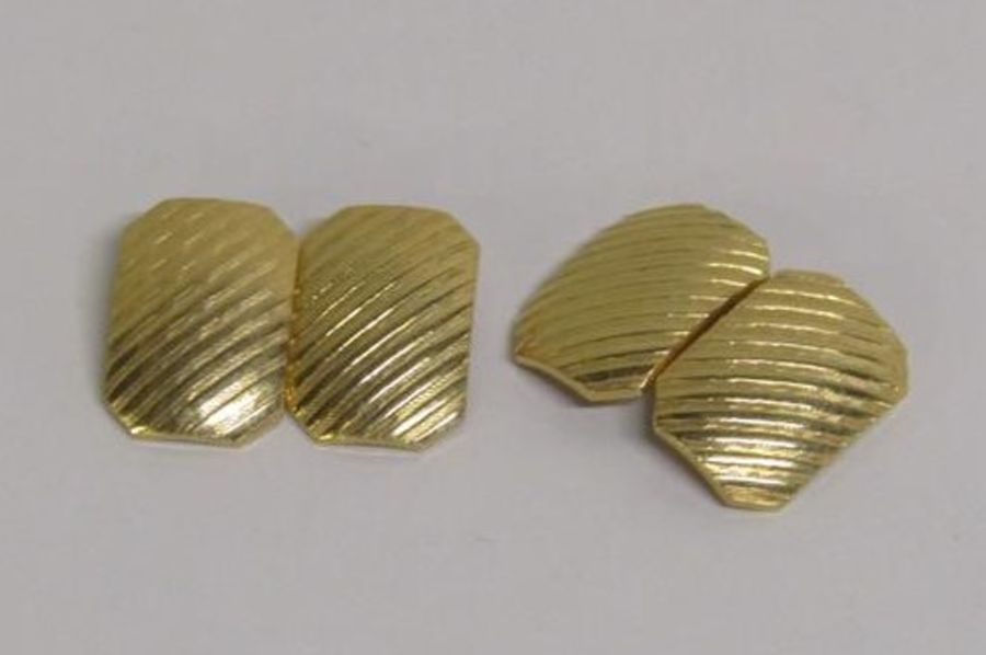 Pair of 18ct gold octagonal cufflinks - total weight 8.19g