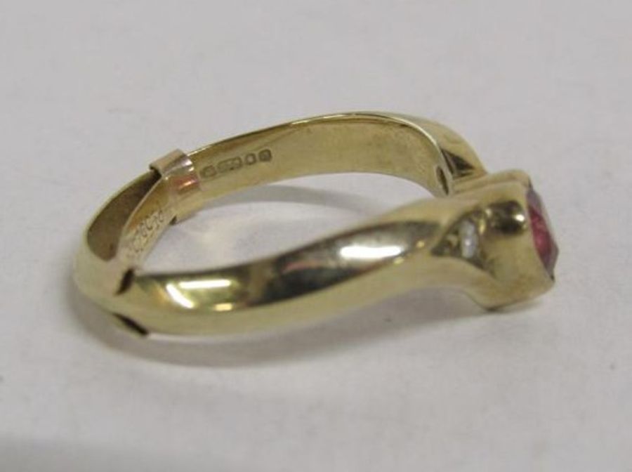 9ct gold ring with heart shaped pink topaz and diamond shoulders - ring size N - total weight 2.9g - Image 4 of 8