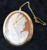 Cameo brooch depicting a portrait of a young lady in a 9ct gold mount. Approx. 4.7cm by 3.7cm. Total