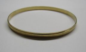 18ct gold (750) bangle - total weight 10.4g