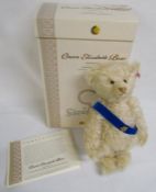 Steiff Queen Elizabeth Bear - light blonde - 32cm -musical with  'God Save The Queen' - 662140