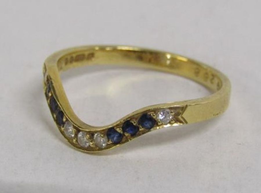 18ct gold 5 diamond and 6 blue spinel wishbone ring - ring size N - total weight 2.1g