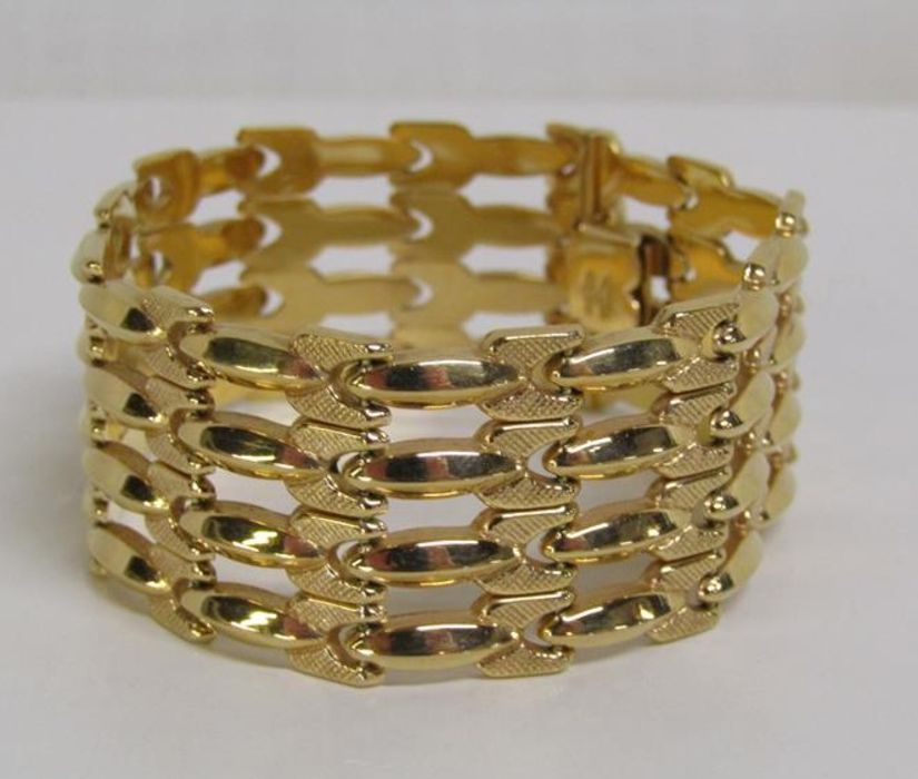 Lebanese gold gate type bracelet marked 750 and testing as 18ct, 31.1g