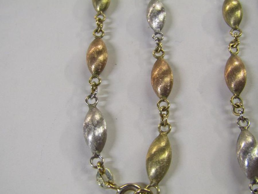 9ct gold tri colour necklace and matching bracelet - total weight 27.1g (bracelet tested as 9ct) - Image 4 of 6